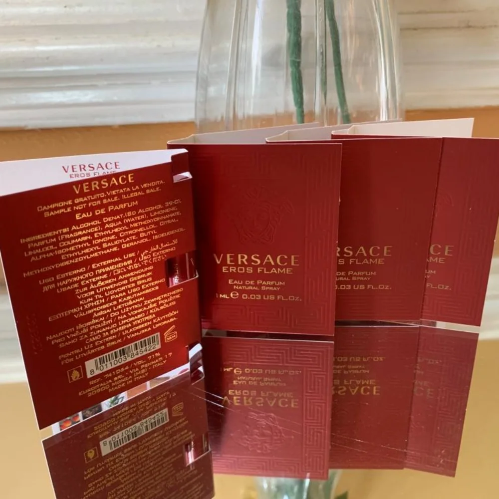 Versace - Picture 2 of 3